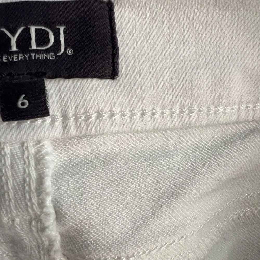 NYDJ Scallop hem Ella shorts 6 PERFECT - Picture 3 of 9